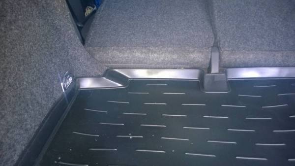 Резиновый коврик в багажник Volkswagen Jetta 5 (Фольксваген Джетта 5) с бортиком 